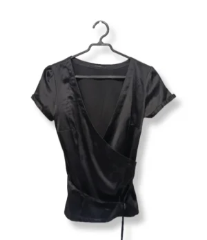 1000004880 (19) Blusa Cruzada Negra – Talla M