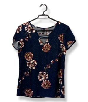 pixelcut-export-1750993458722 Blusa Floral Azul Marino IO – Talla M