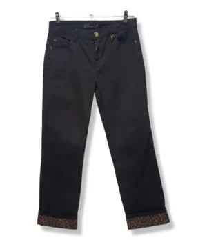 pixelcut-export-1751175328714 Pantalón Negro con Dobladillo Animal Print – Liola – Talla 38