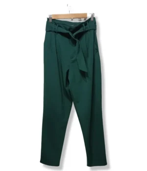 pixelcut-export-1751180553567 Pantalón Zara verde, tiro largo con pretina ancha y cinturón