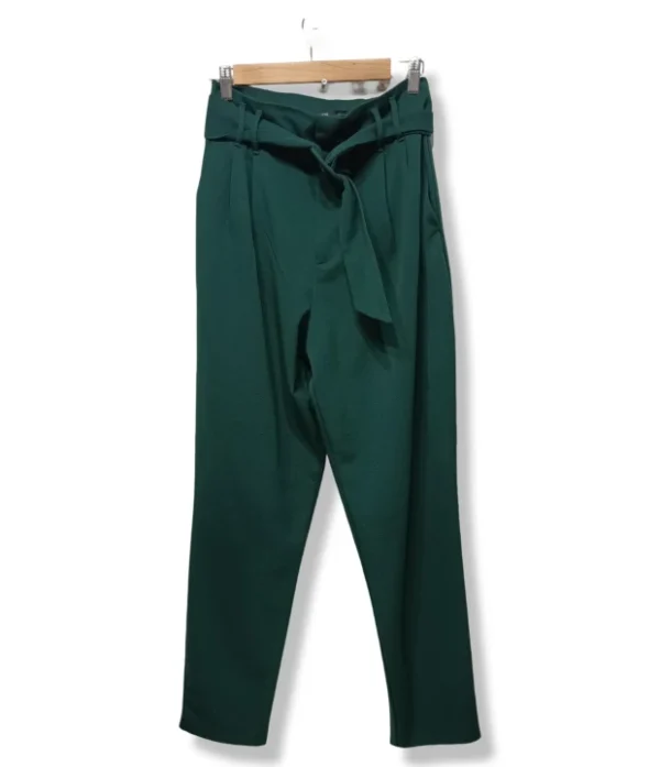 pixelcut-export-1751180553567 Pantalón Zara verde, tiro largo con pretina ancha y cinturón