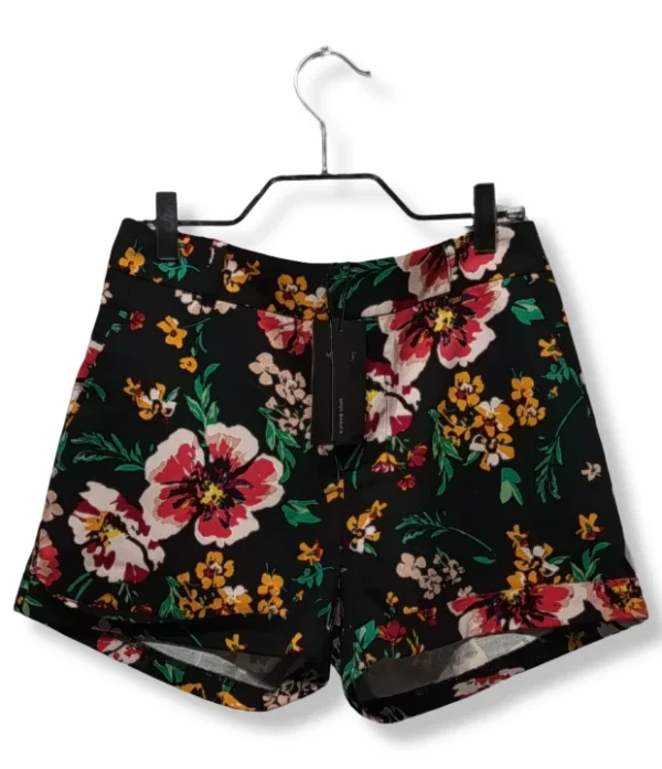 pixelcut-export-1751222094985 Short Floral Marquis Mujer – Fondo Negro con Estampado Tropical