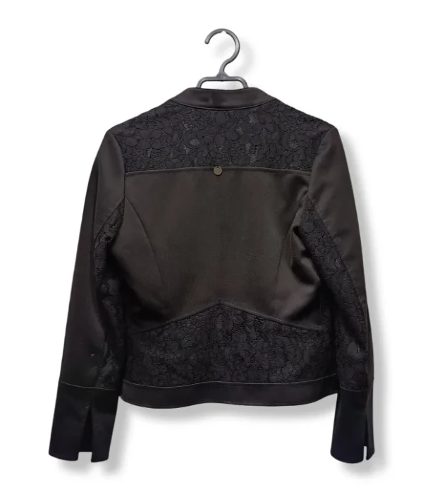 pixelcut-export-1751250843759 Chaqueta Negra Liola con Encaje – Estilo Biker Chic Femenino, Talla 38