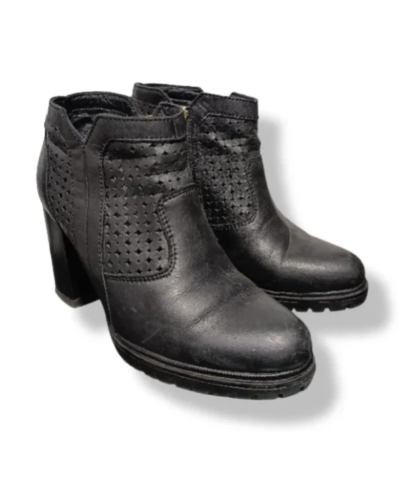pixelcut-export-1752549952372 Botín Gacel Cuero Negro Calado – Talla 34 (calza 35)