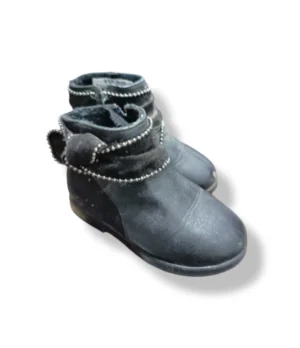 Zapatos Botines Negros con Pompones y Tachas ZARA – Talla 21