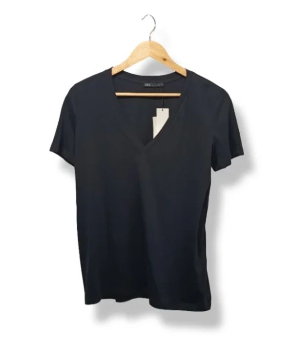 1000015524 (5) Polera negra escote en V Zara (Nueva con etiqueta)