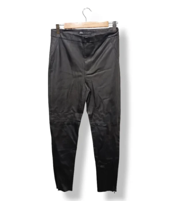 1000018665 (18) Pantalón efecto cuero Zara, talla M