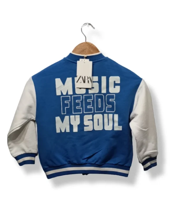 Chaqueta varsity azul con mangas blancas Zara