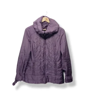 pixelcut-export-1754282903991 Parka acolchada lavanda con cuello envolvente, Talla L