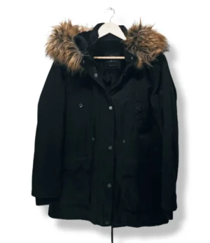 Parka negra con gorro de chiporro Clockhouse, Talla L