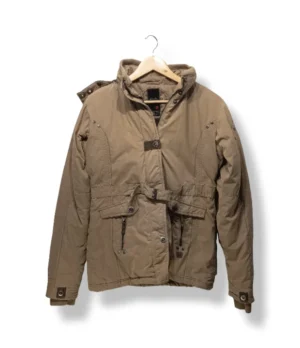 Chaqueta beige con cinturón y bordado decorativo Giga Dx