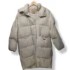 Parka puffer largo beige con gorro Zara – Talla M/L