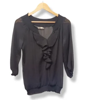 pixelcut-export-1757566638993 Blusa negra con volantes frontales Old Navy – Talla S