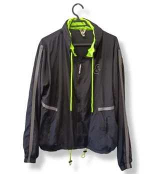 pixelcut-export-1757571828025 Chaqueta cortaviento negra con detalles neón Love Sport