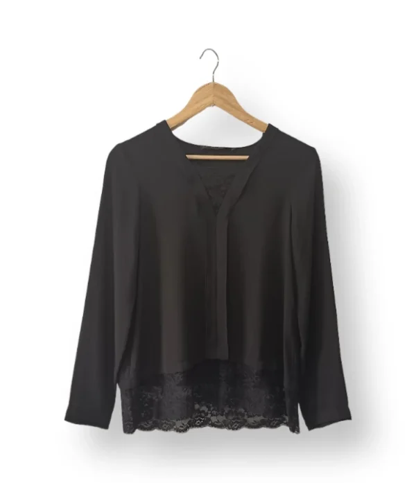 Blusa Zara negra con encaje inferior – Talla S/M