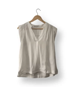 IMG_20251021_160431 Blusa Sfera blanca con bordado central – Talla S