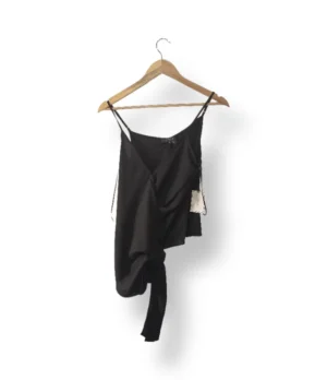 Blusa Istate negra con amarra lateral – Talla S (Nueva con etiqueta)
