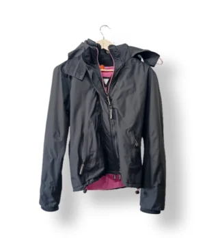 Parka  Superdry negra con interior fucsia (Talla M)