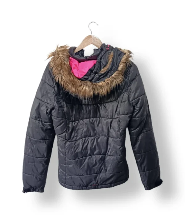 Parka acolchada ONLY negra con interior fucsia (Talla L)