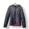 Parka acolchada ONLY negra con interior fucsia (Talla L)