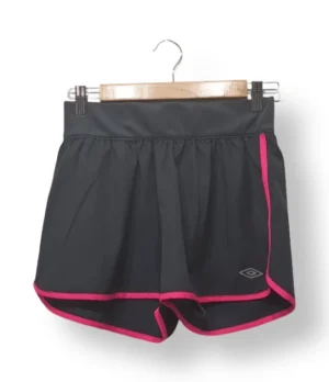 IMG_20251106_191942 Short deportivo negro con bordes fucsia Umbro – Talla S