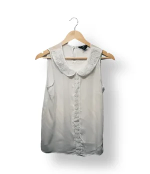 IMG_20251116_220042 (1) Blusa H&M blanca con cuello bordado, talla 36