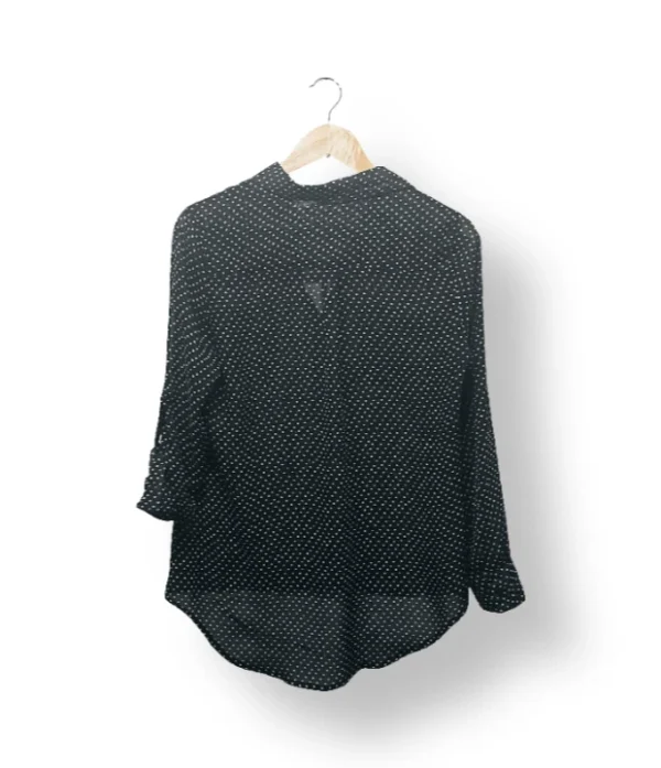 IMG_20251116_223249 (1) Blusa negra Index con lunares blancos – Talla M
