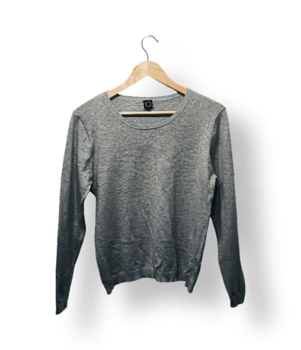 IMG_20251116_225456 Sweater gris textura calada IO – Talla M