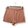 1000047019 (1) Short rosado Roxy con pretina elasticada, talla 36