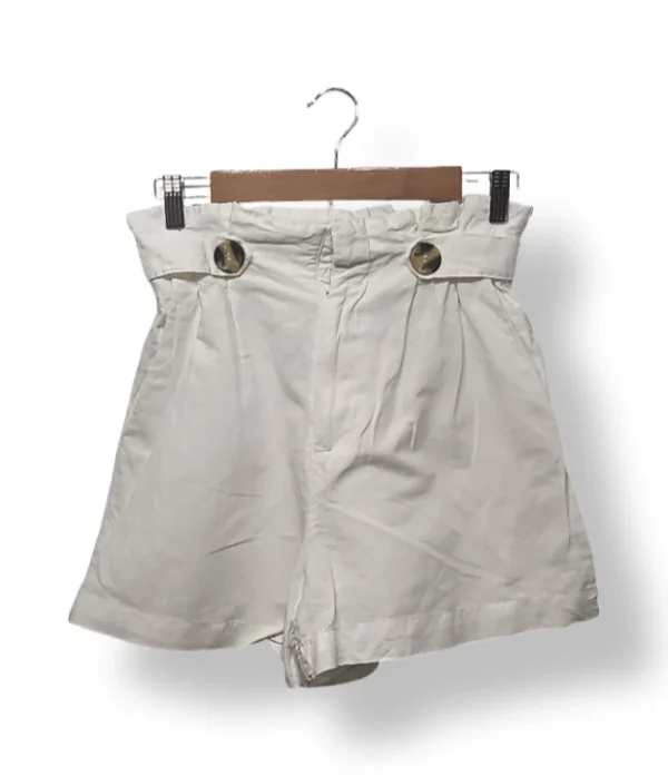 Short H&M blanco de tiro alto con botones decorativos, talla 36