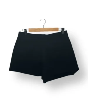 1000047033 Falda short negra Zara de corte recto, talla M
